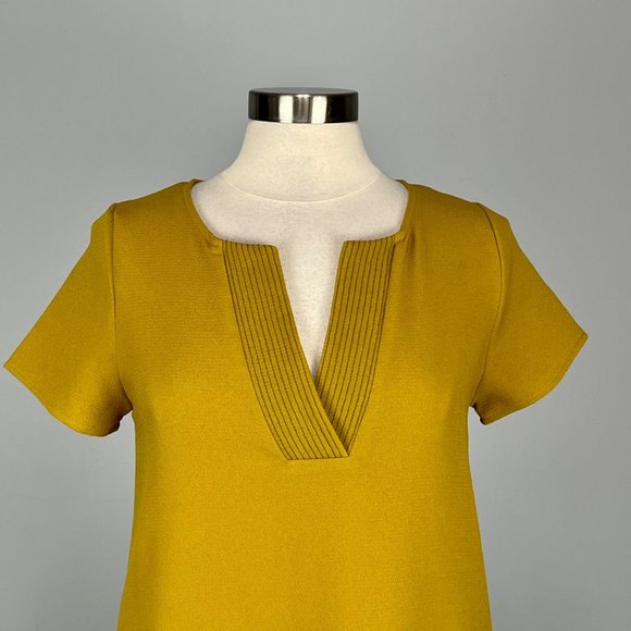 Everly Mustard Yellow Short Sleeve V Neck Shift Mini Dress size Small - Picture 2 of 9